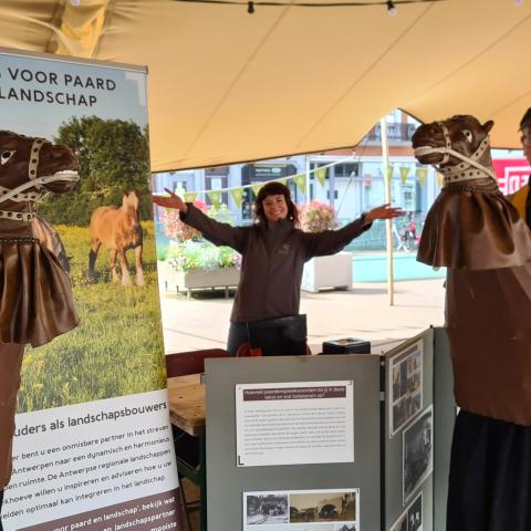 Vrijwilligers van ReuzenMechelen tijdens Erfgoeddag 2023